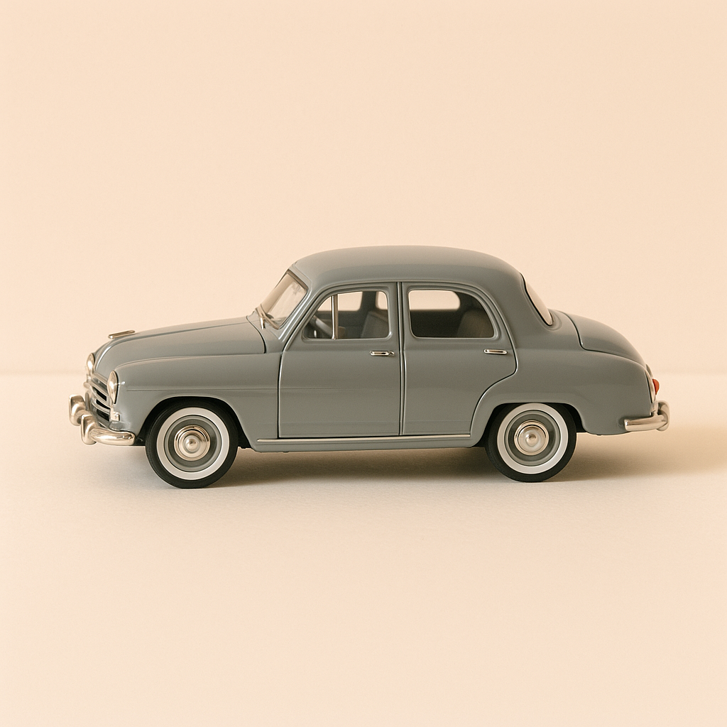 Simca Aronde grigia del 1952 (Nostalgia)