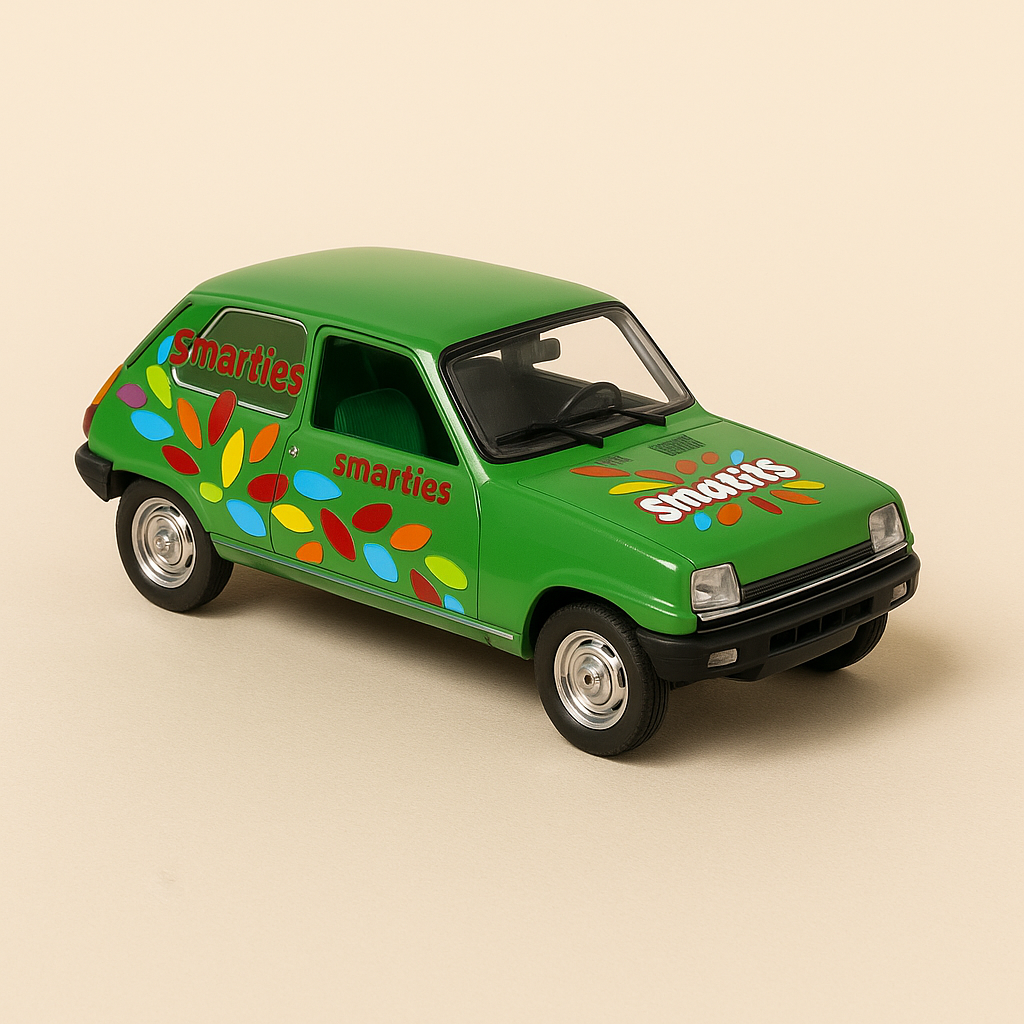 Renault 5 gréng vun 1976 mat SMARTIES Dekoratioun - VITESSE