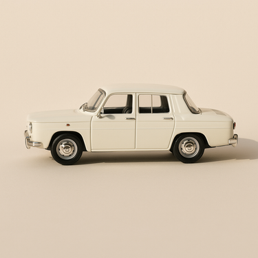 Renault 8 blanche (blanc cassé) de 1962 - Auto Plus - Image haute qualité