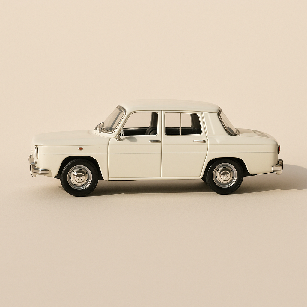 Renault 8 blanche (blanc cassé) de 1962 - Auto Plus