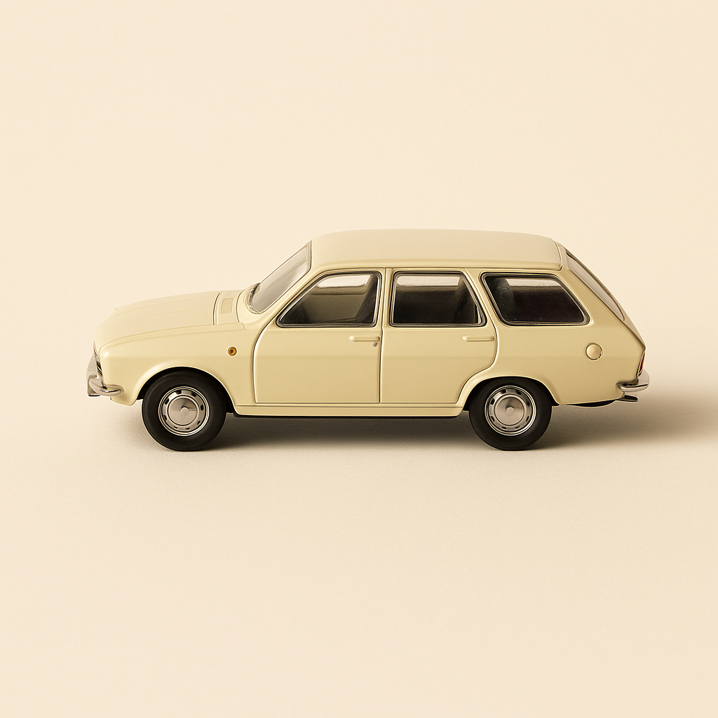 Renault 12 break beige de 1973 - Collection ELYSEE