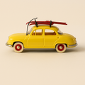 Panhard Dyna jaune avec des skis - NOREV (voiture en plastique) - Image haute qualité