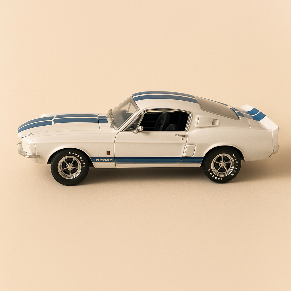 Shelby GT500 blanca y azul de 1967 (Escala: 1/24)