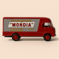 Camion Berliet GBK 6 rouge et gris Déménagements MONDIA - Image haute qualité
