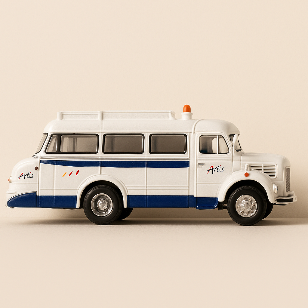 Holownik Berliet TLR 10R "ARTIS" biały i niebieski - Edycja Hachette Collections / producent miniatur: IXO