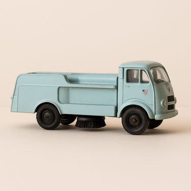 Camion Berliet GLB arroseuse-Balayeuse de la ville de Dieppe - Collection Hachette - Image haute qualité