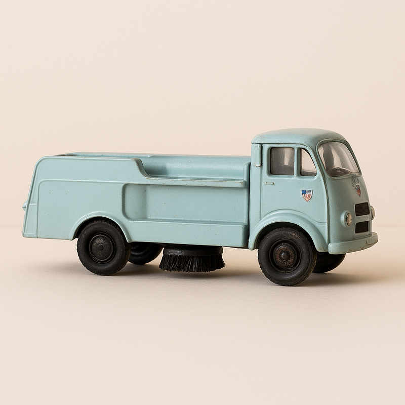 Camion Berliet GLB 5 B arroseuse-Balayeuse bleue pâle (avec blister et avec le carton)
