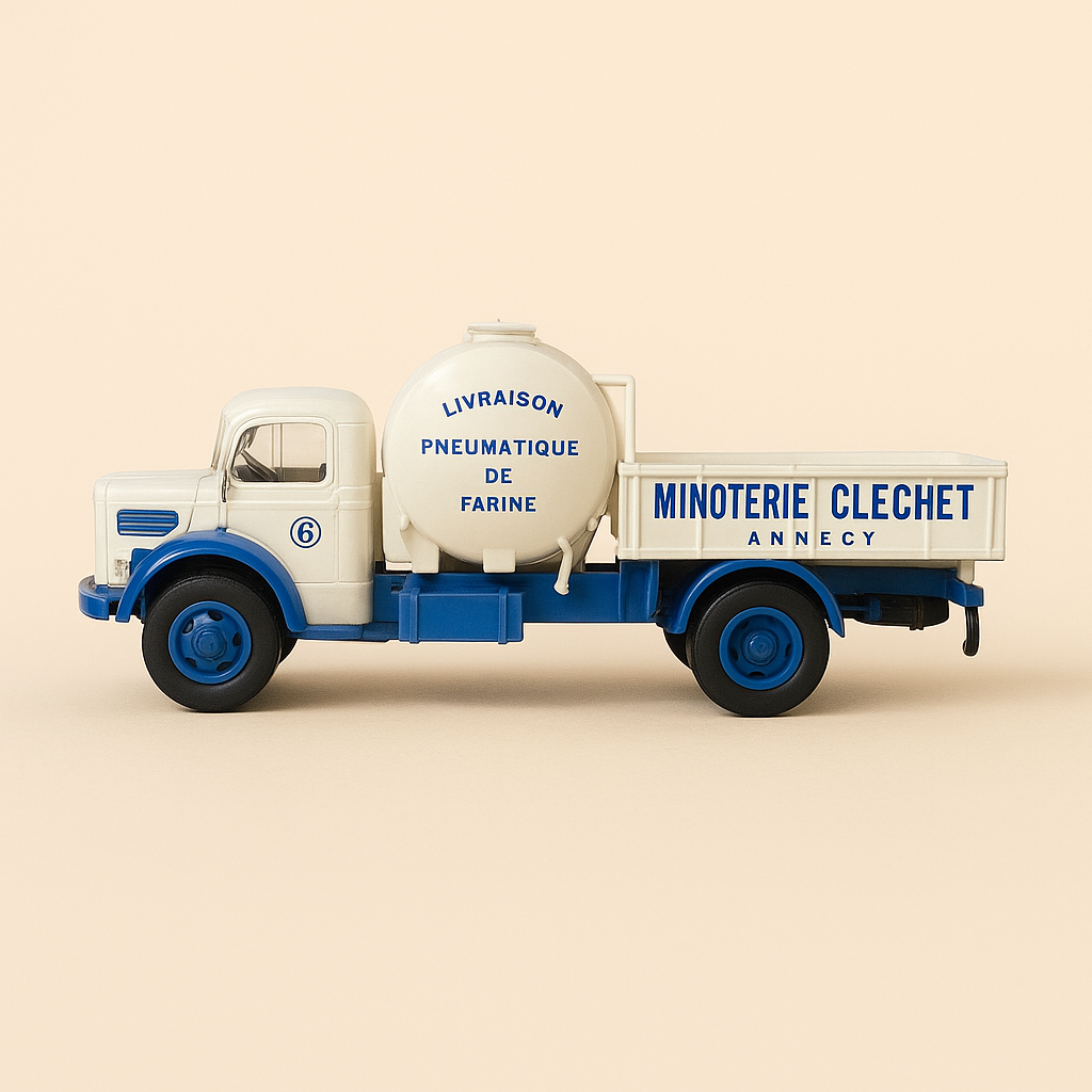 Camion Berliet GLR 8 M2 bleu et blanc minotier minoterie Clechet à Annecy