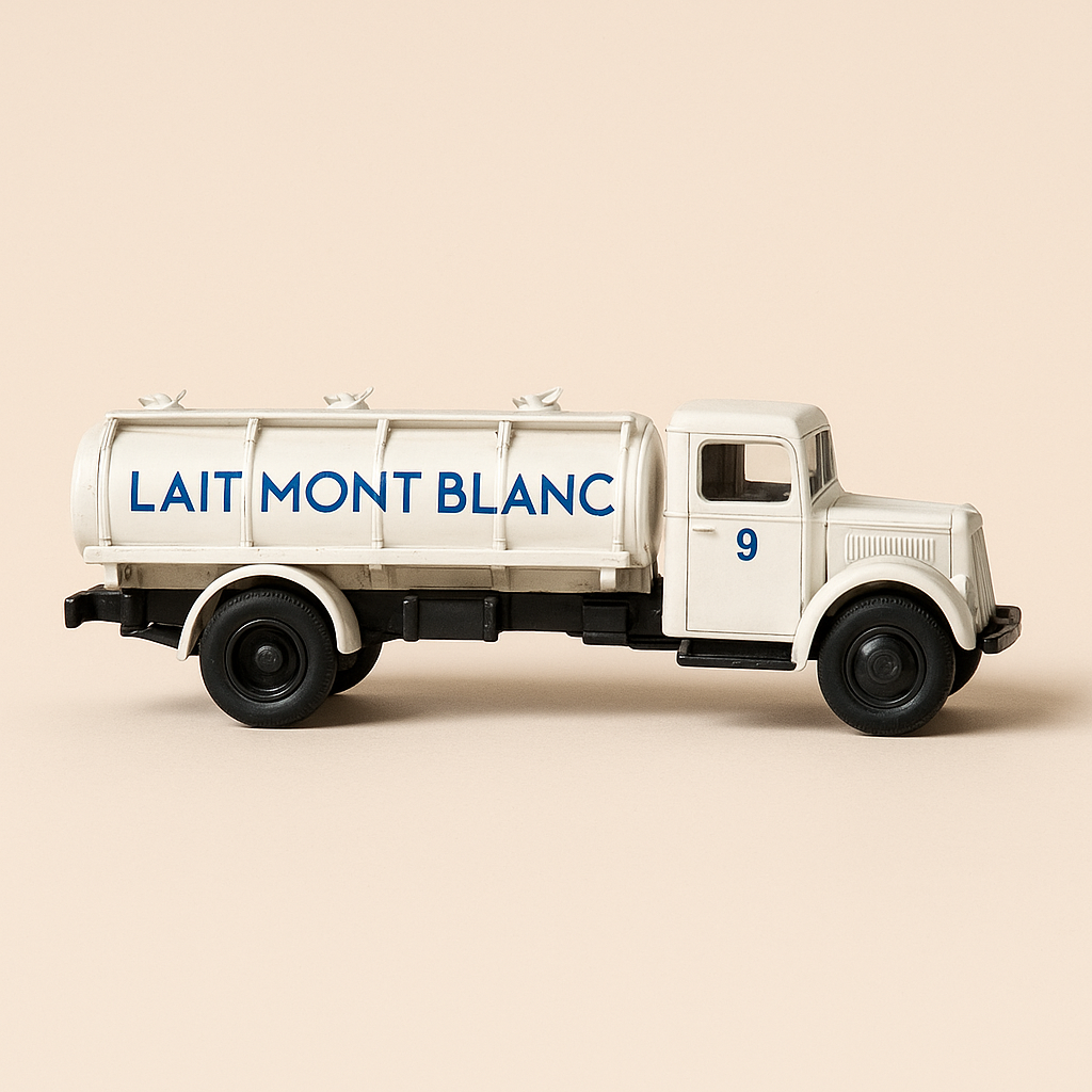 Cysterna kamiona Berliet GDR 7W biała cysterna mleka Mont-Blanc - Kolekcja Hachette