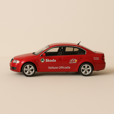 Skoda Superb rouge foncée Direction Générale du tour de France de 2005 - Image haute qualité