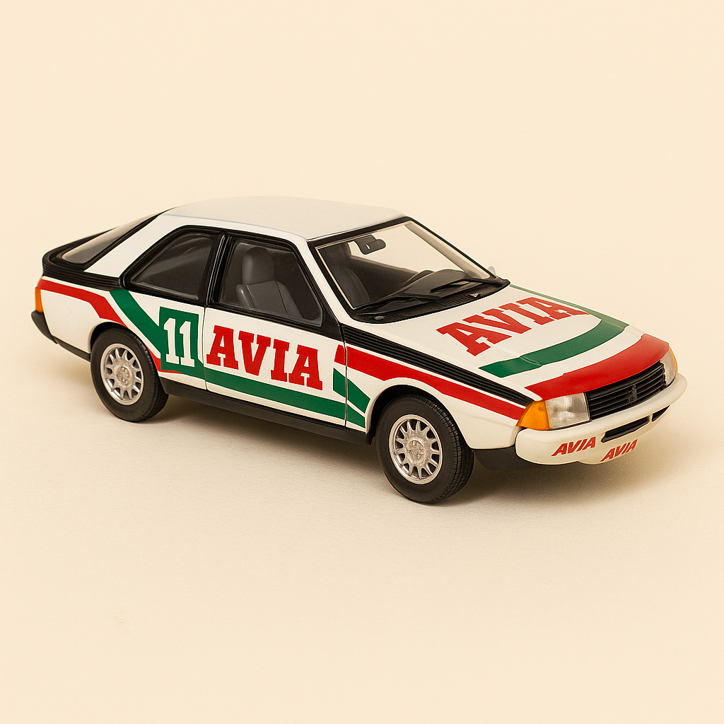 Renault Fuego blanche, rouge et verte numéro 11 de 1983