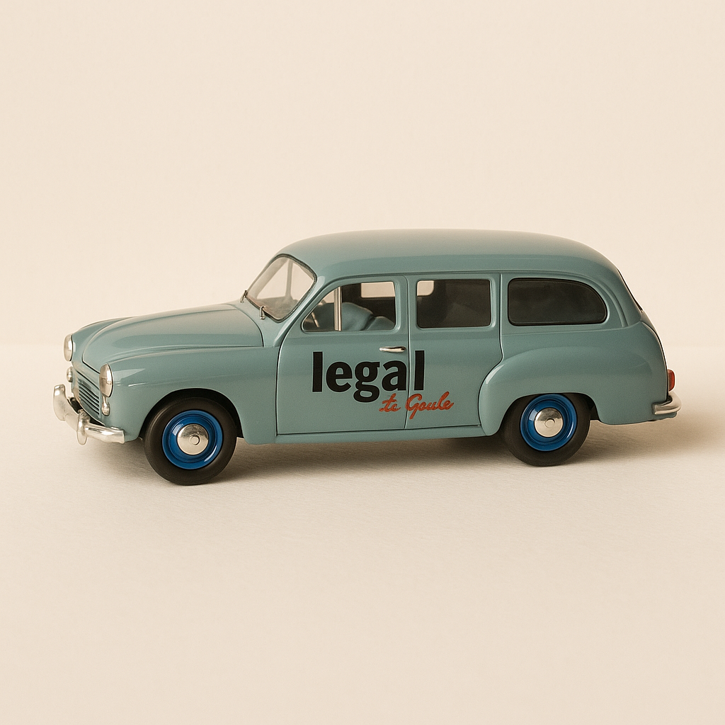 Renault Frégate grise avec publicité café LEGAL