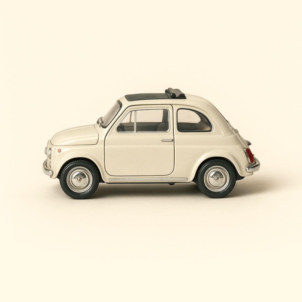 Fiat 500 blanche (blanc cassé) de 1957 - Solido