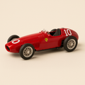 Ferrari 801 F1 rouge numéro 10 de 1957 - Formule 1 (Altaya) - Image haute qualité
