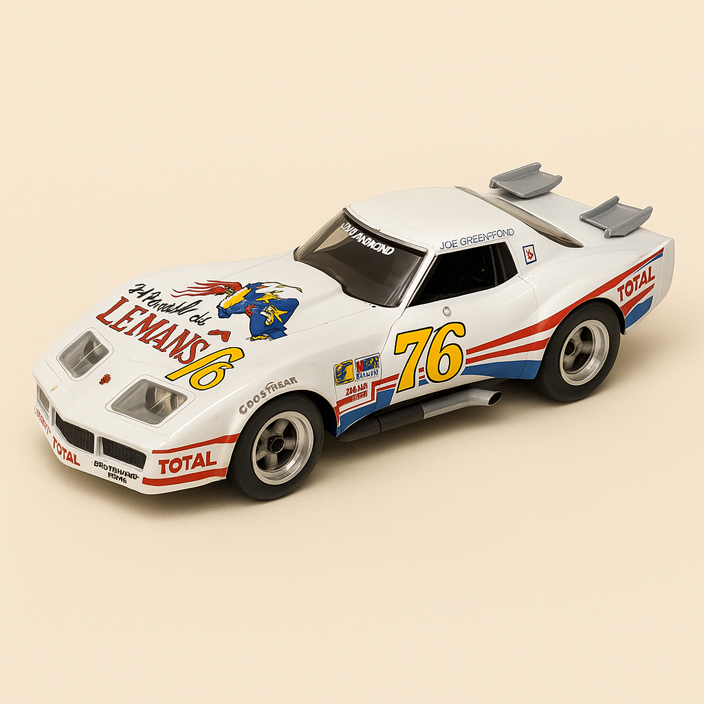 Biała Chevrolet Corvette Stingray numer 76 - 24 godziny Le Mans 1976