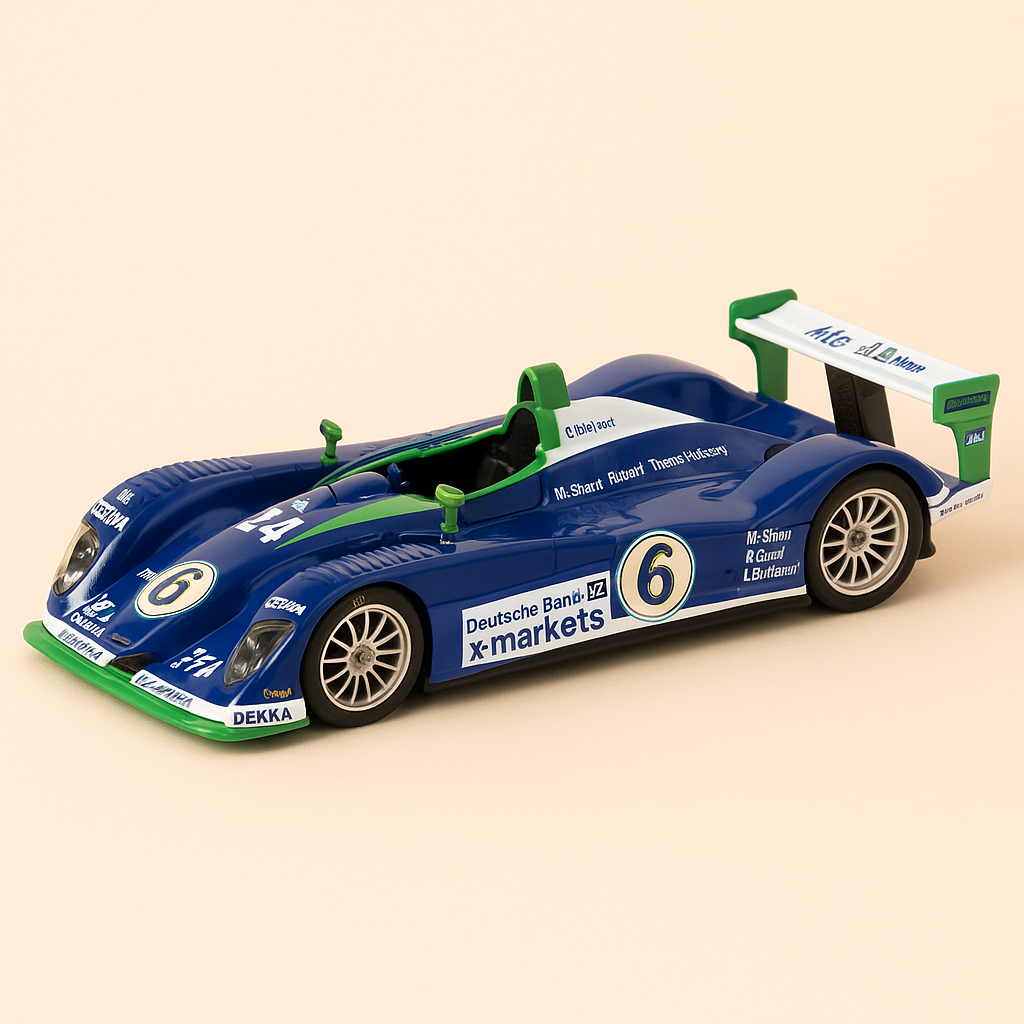 Dallara LMP02 niebiesko-biało-zielona z numerem 6 (24-godzinny wyścig Le Mans 2004)