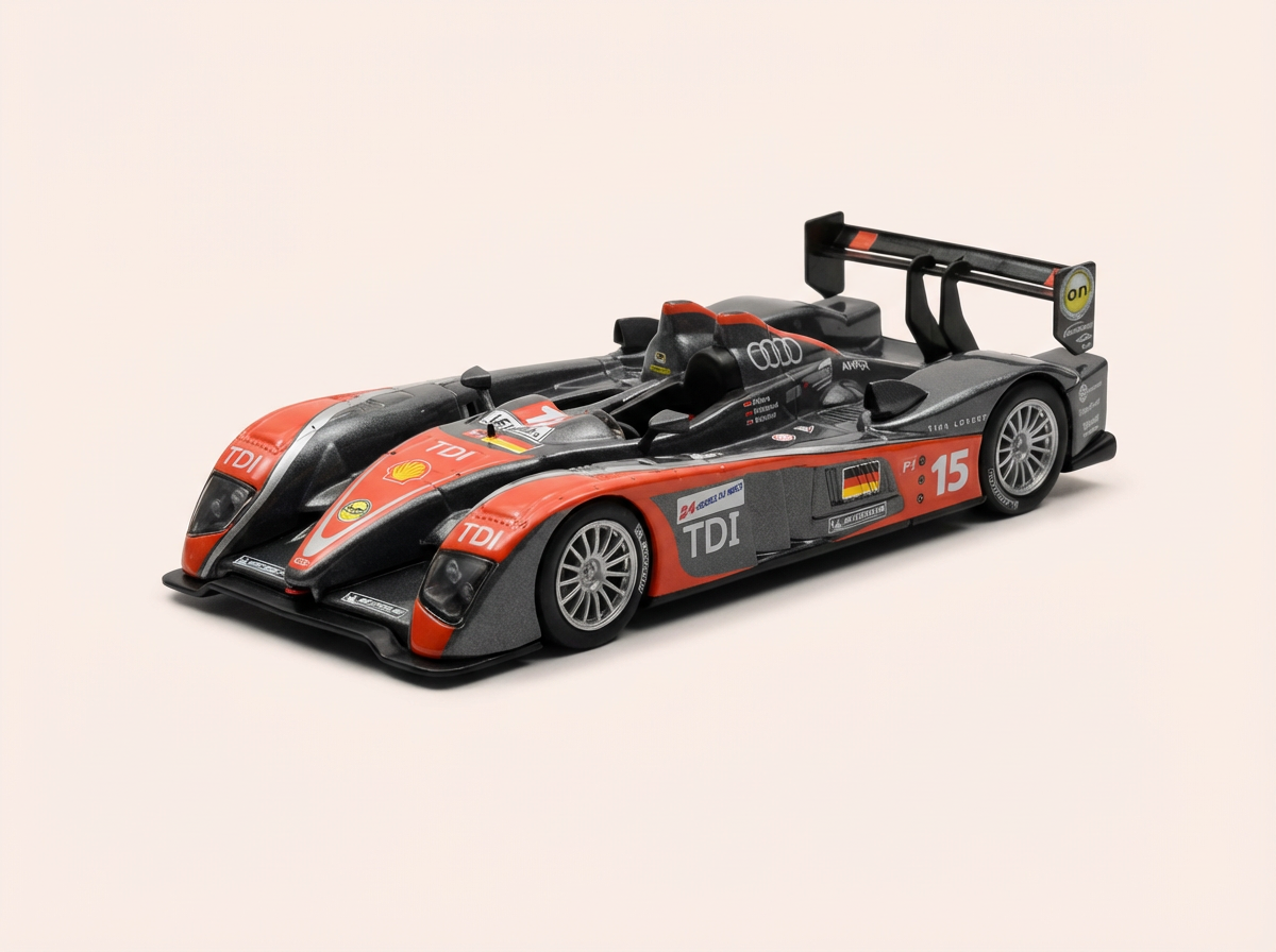 Audi R10 TDI grise et orange numéro 15 - 24 heures du Mans de 2009