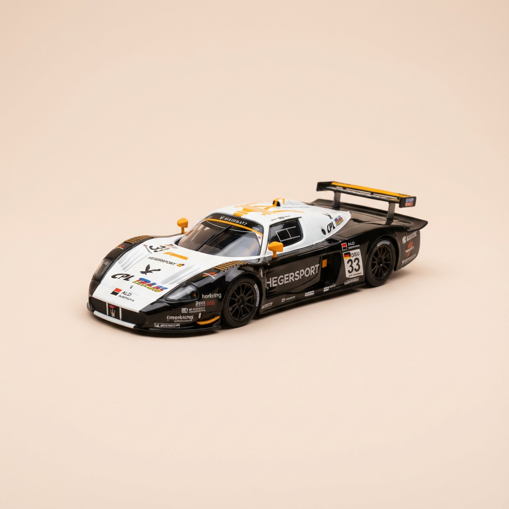 Masérati MC12 GT1 noire et blanche numéro 33 - FIA GT Spa 2010 Spa-Francorchamps)