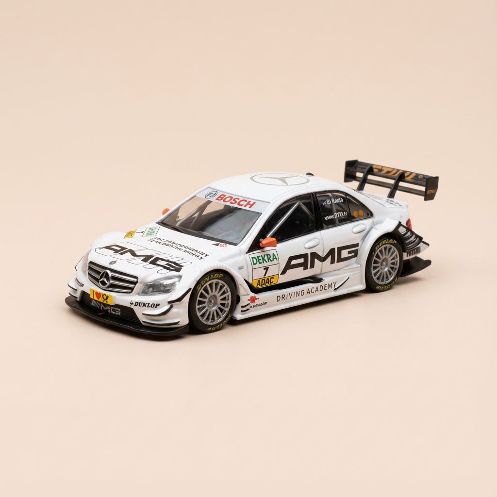 Voiture miniature - AMG Mercedes C-Klasse blanche numéro 7 - DTM BRANDS HATCH de 2010 (Royaume-Uni)