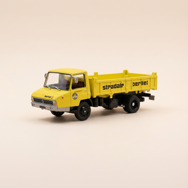 Voiture miniature - Camion benne jaune Berliet Stradair (France 1969)