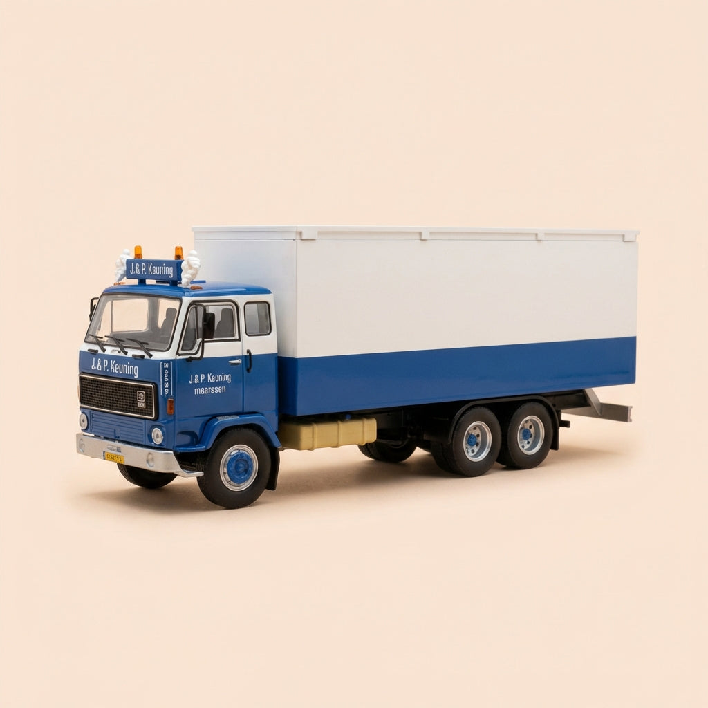 Caminhão Volvo F88 Azul e Branco