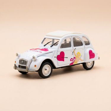 Voiture miniature - Citroën 2 CV 6 blanche avec coeurs SAINT-VALENTIN - Norev
