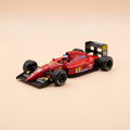 Voiture miniature - Ferrari F92A rouge numéro 28 de 1992 - Formule 1 - Ivan Capelli