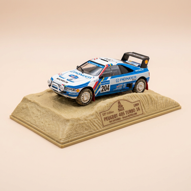 Voiture miniature - Peugeot 405 Turbo 16 blanche et bleue numéro 204 - Paris-Dakar 1989 (11ème édition)