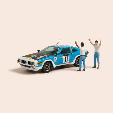 Voiture miniature - Voiture bleue, noire et blanche numéro 11 Vaillante Commando safari (Album l'enfer du safari) - Bande Dessinée Michel Vaillant