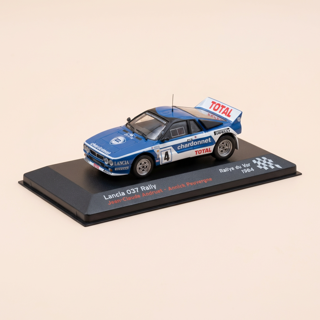 Lancia 037 Rally bleue et blanche numéro 4 - rallye du Var 1984
