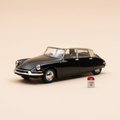 Voiture miniature - Citroën DS 19 noire et toit beige crème de 1956 - collection Nostalgie référence N005