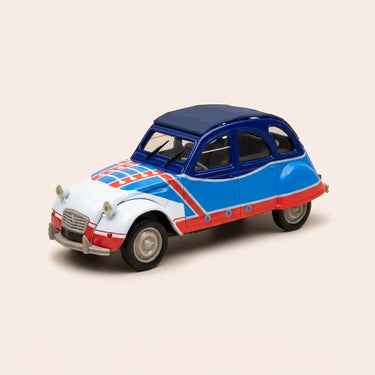 Voiture miniature - Citroën 2 CV 6 bleue, bleue, rouge et blanche avec dessin de lacet sur le capot - Norev (sous blister)