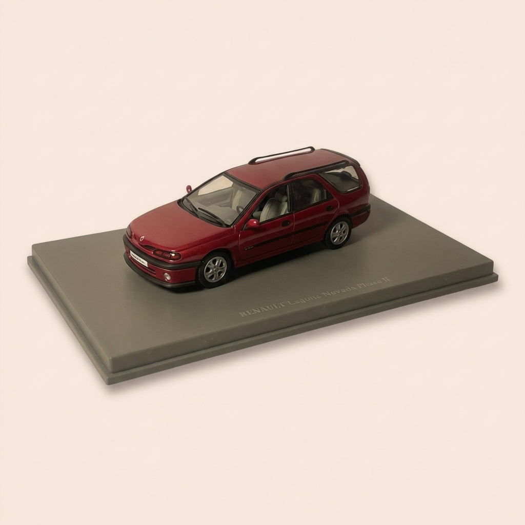 Renault Laguna Névada faza 2 ciemnoczerwony/bordowy - Universal Hobbies (pudełko prostokątne)