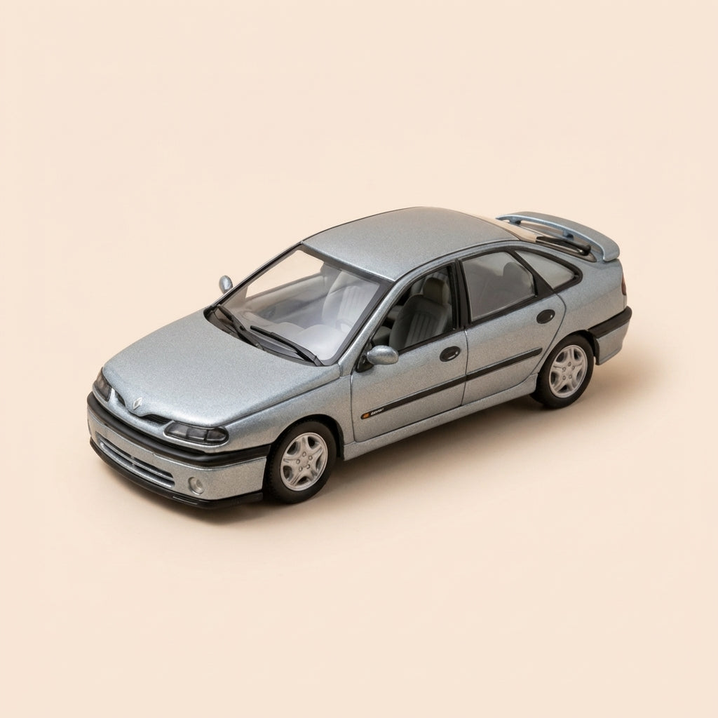 Renault Laguna phase 2 szara - Universal Hobbies (prostokątne pudełko)