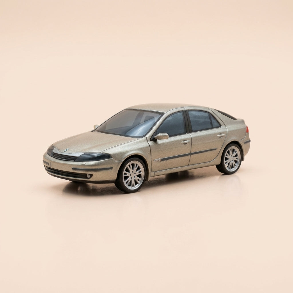 Renault Laguna berline szara z 2005 roku (kartonowy prostokątny pudełko czarne)