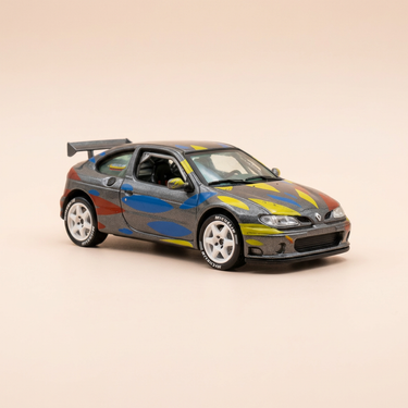Voiture miniature - Renault Maxi Mégane grise avec dessins jaunes et bleus - Essais 95/96 - Vitesse (boite carrée)