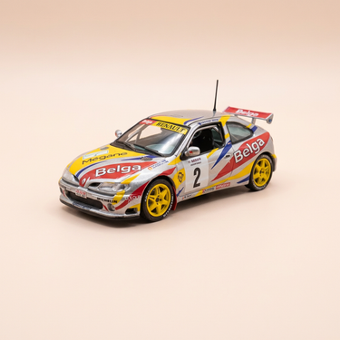 Voiture miniature - Renault Maxi Mégane grise, jaune et rouge numéro 2 - rallye des Hautes-Fagnes - VITESSE (boite carrée)