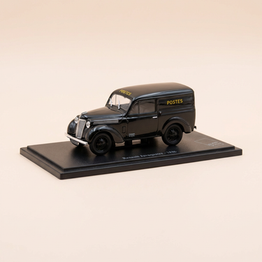 Voiture miniature - Renault Juvaquatre verte de 1946 - La Poste - PTT