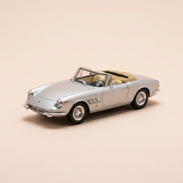 Voiture miniature - Ferrari 330 GTS grise (blister)