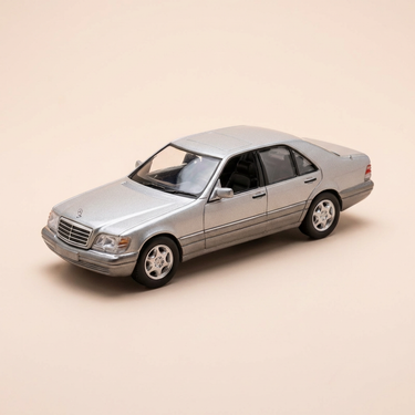 Voiture miniature - Mercedes 500 SE grise de 1991