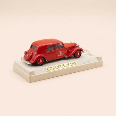 Voiture miniature - Citroën 15CV rouge POMPIERS de 1938 - Solido