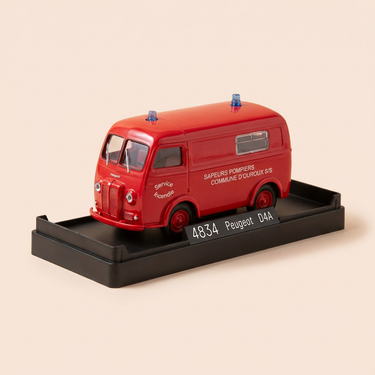 Voiture miniature - Peugeot D4A rouge POMPIERS (commune d'Ouroux s/s (71)) - Solido référence 4834