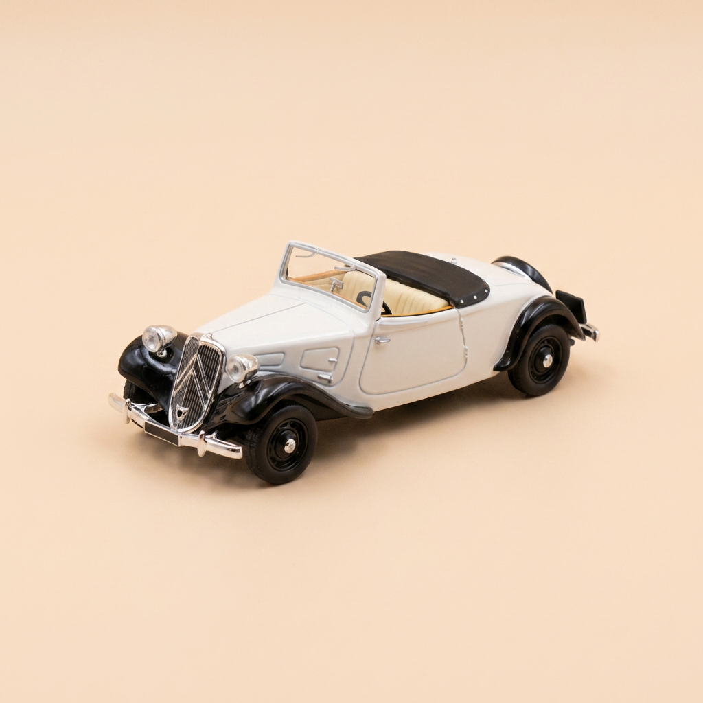 Citroën Traction Roadster bianca (bianco sporco) e nera del 1939