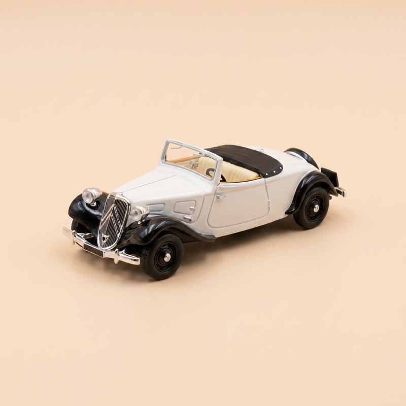 1939 Citroën Traction Roadster in Off-White and Black