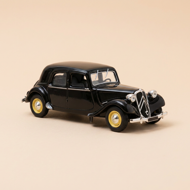 Voiture miniature - Citroën Traction 15 six berline noire de 1951