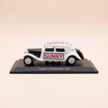 Voiture miniature - Citroën traction 11 B blanche et noire de 1955 - CASCADEURS SUNNY (Jean Sunny)