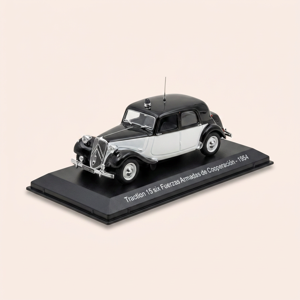 Citroën Traction 15 Six Zwart en Wit uit 1954 Fuerzas Armadas de Coopéraction (FAC)
