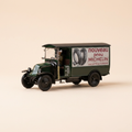 Voiture miniature - Renault camion bâché vert foncé Michelin de 1925 (boite plexi)