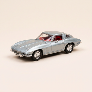 Voiture miniature - Chevrolet Corvette Stingray grise de 1963 (voiture américaine) - boite plexi