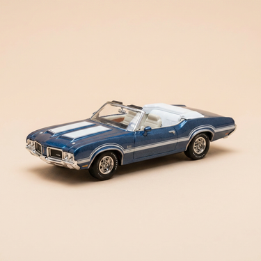 Voiture miniature - Oldsmobile bleue et blanche de 1970 (voiture américaine)